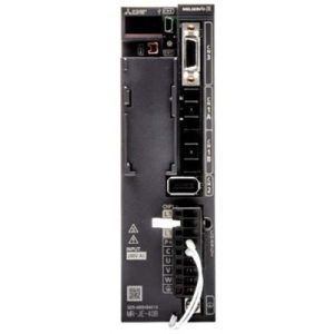 Servo Drive AC MELSERVO JE Mitsubishi 400W/0,4kW 2,8A 200-240Vca SSCNET III/H Freio Dinâmico e Resistor Regenerativo Integ...